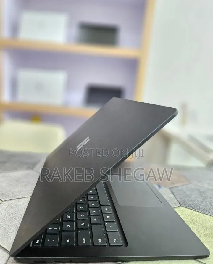 New Laptop Microsoft Surface 16GB Intel Core i7 SSD 512GB