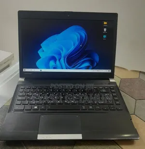 Laptop Toshiba Portege R830 6GB Intel Core i5 HDD 700GB