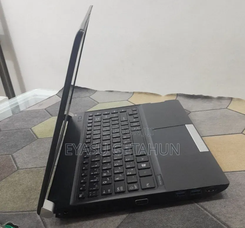 Laptop Toshiba Portege R830 6GB Intel Core i5 HDD 700GB