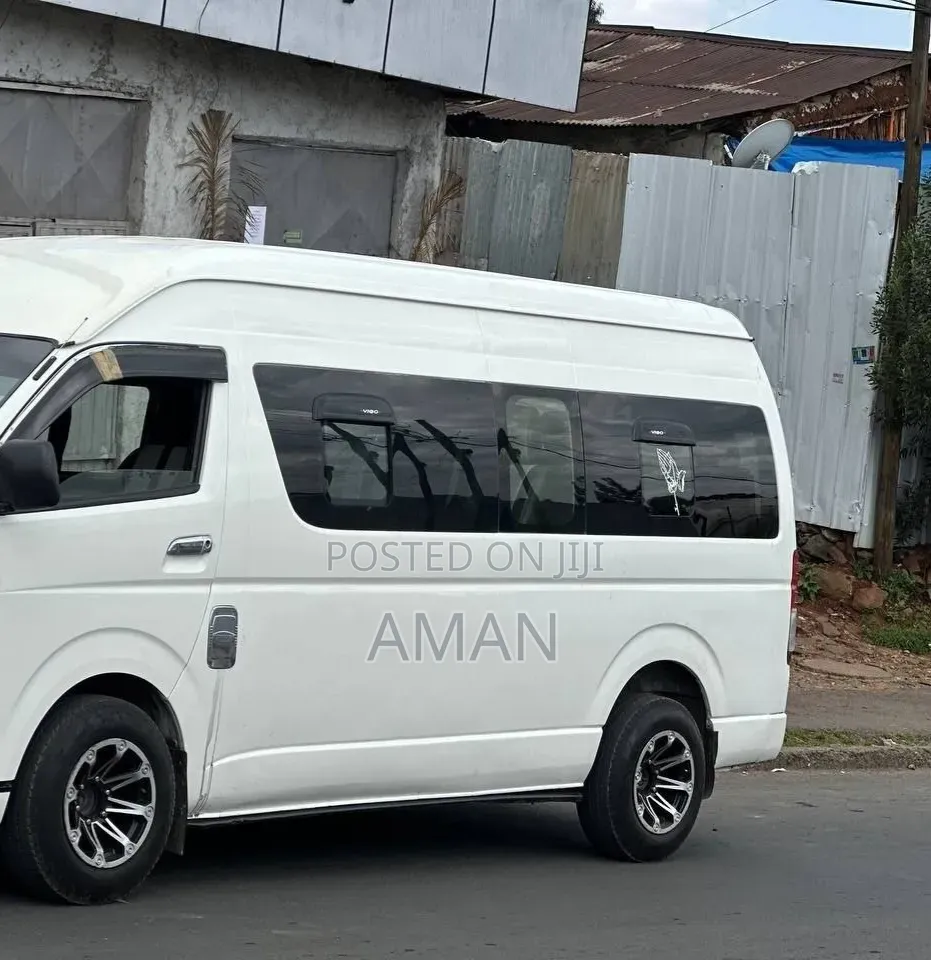Toyota HiAce 2015 White