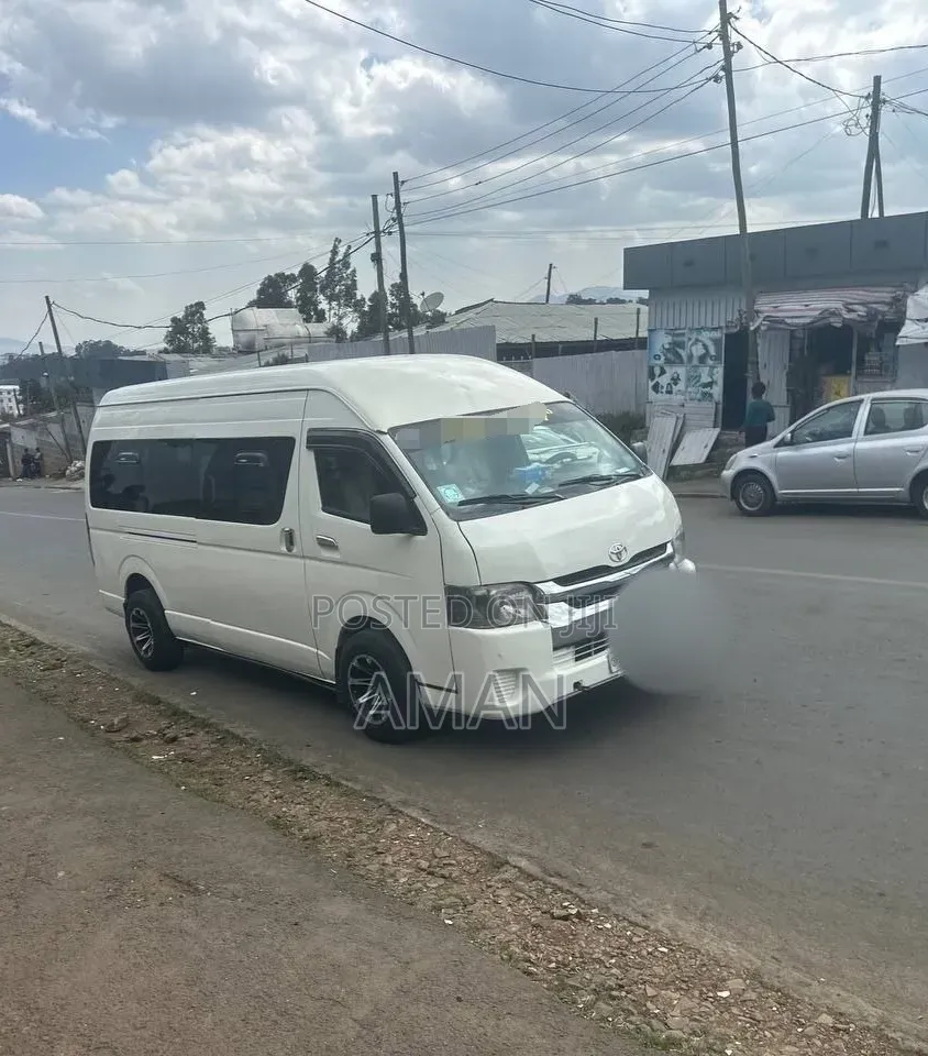 Toyota HiAce 2015 White