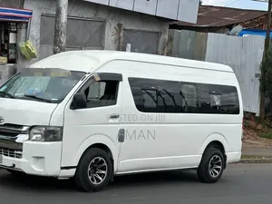 Toyota HiAce 2015 White
