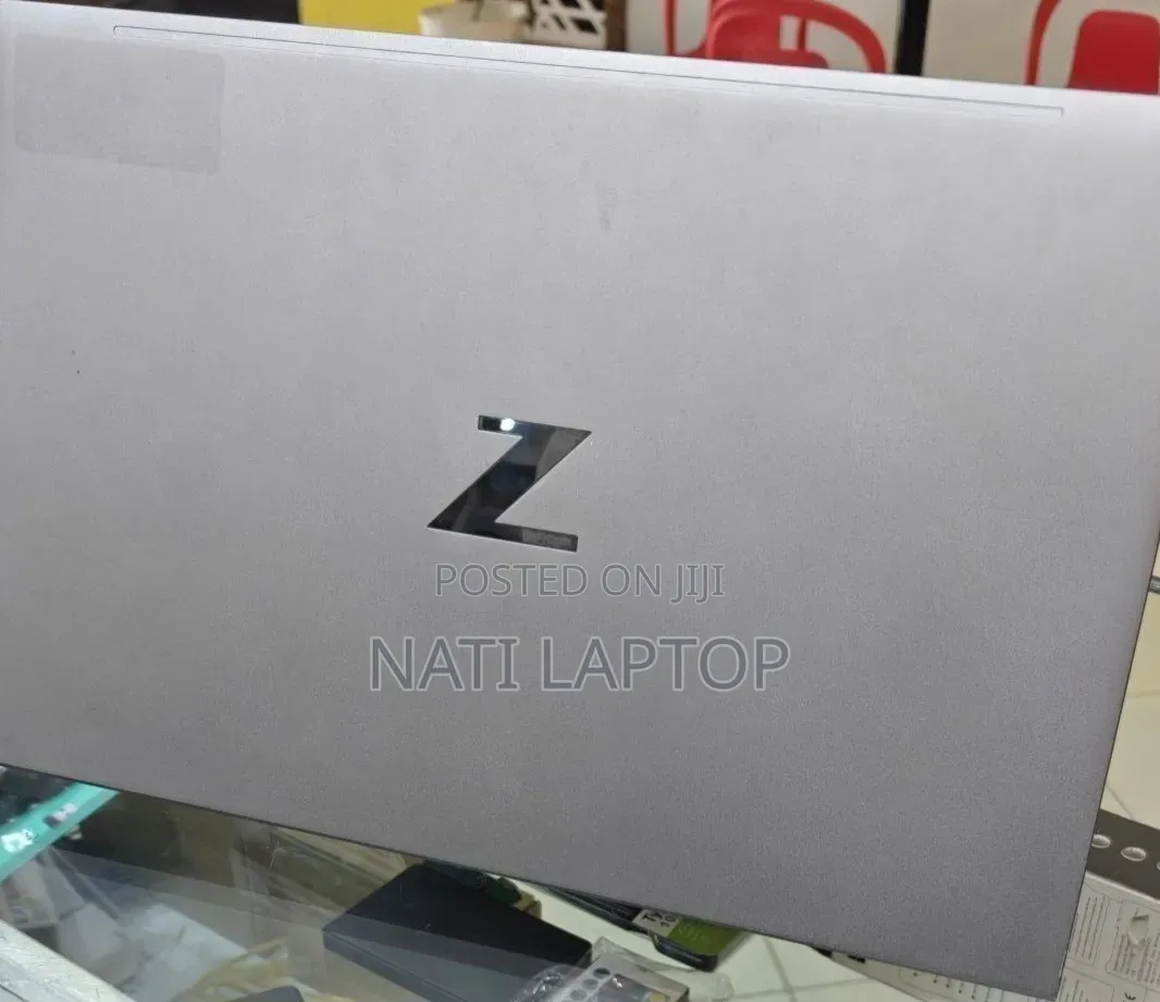New Laptop HP ZBook Firefly G8 16GB Intel Core i7 SSD 512GB
