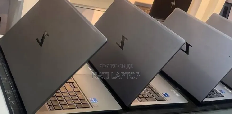 New Laptop HP ZBook Firefly G8 16GB Intel Core i7 SSD 512GB