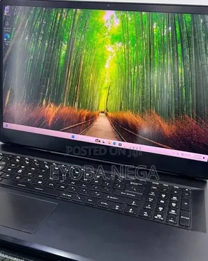 New MSI Stealth 17 Studio A13VI-012US 16GB Intel Core i7 SSD 512GB
