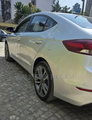 Hyundai Avante 2016 Silver