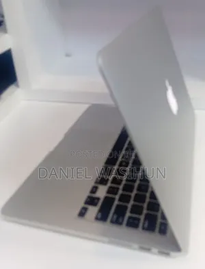 New Laptop Apple MacBook 2013 8GB Intel Core i5 SSD 256GB
