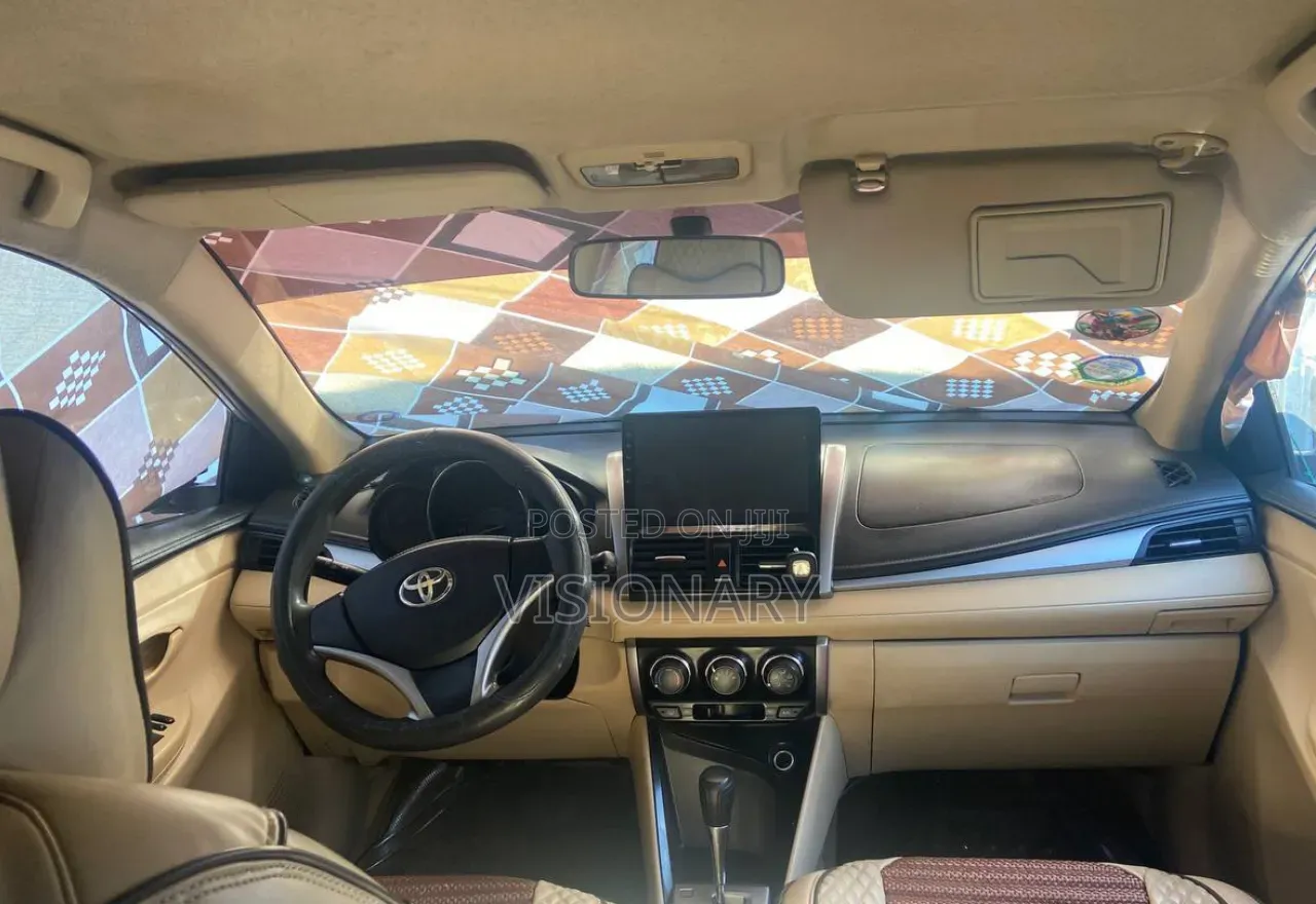 Toyota Yaris 2016 Silver