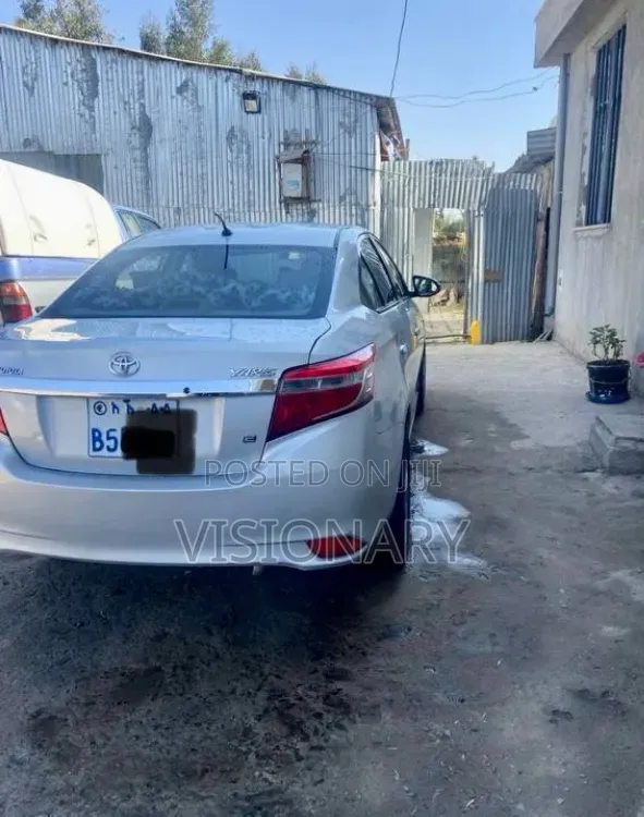 Toyota Yaris 2016 Silver