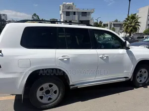 Toyota Land Cruiser 2012 White
