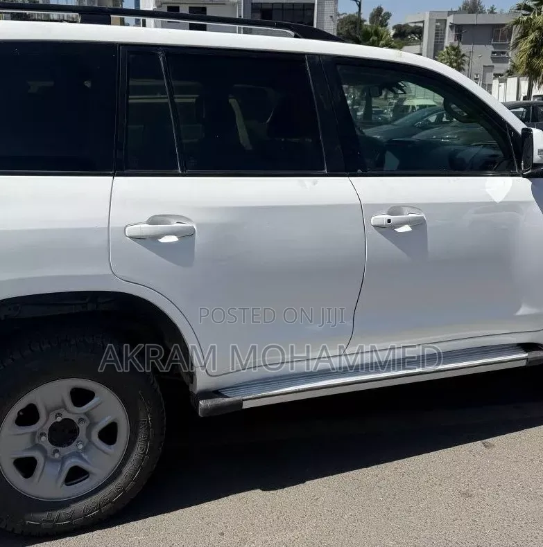 Toyota Land Cruiser 2012 White