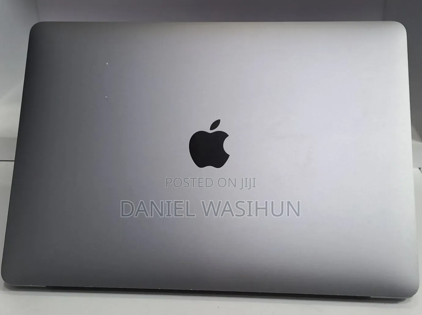 New Laptop Apple MacBook Pro 2020 M1 8GB Apple M1 Pro SSD 256GB