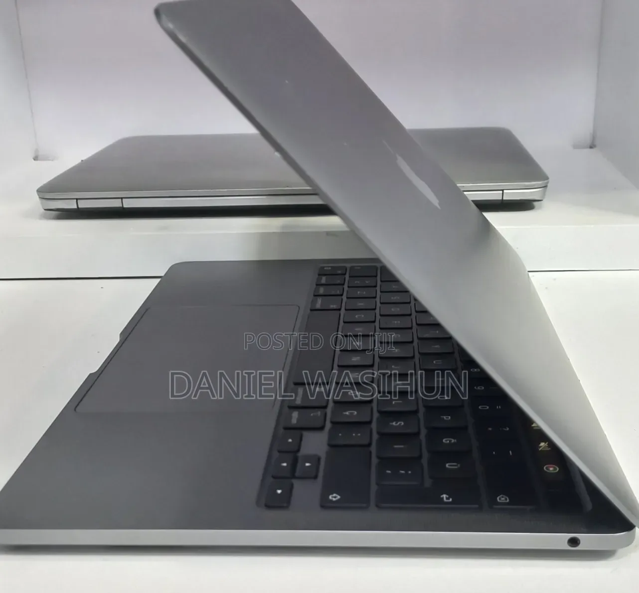 New Laptop Apple MacBook Pro 2020 M1 8GB Apple M1 Pro SSD 256GB