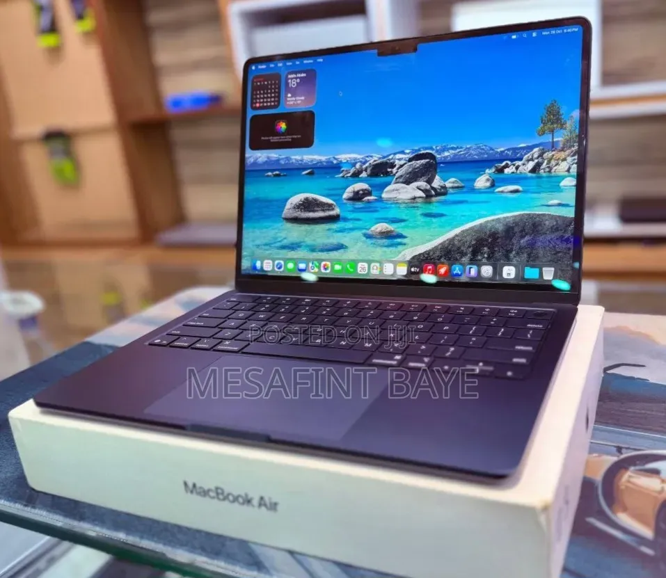 New Laptop Apple MacBook Air 2025 M4 8GB Intel Core i7 SSD 256GB