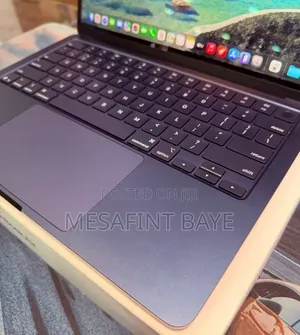 New Laptop Apple MacBook Air 2025 M4 8GB Intel Core i7 SSD 256GB