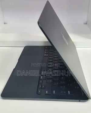 New Laptop Apple MacBook Air 2022 M2 8GB Apple M2 SSD 256GB