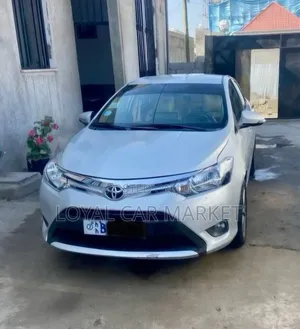 Toyota Yaris 2016 Silver