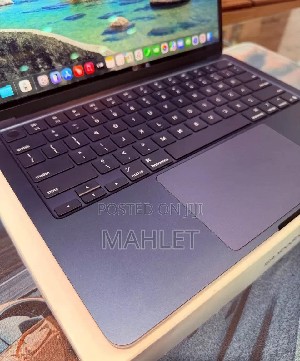 New Laptop Apple MacBook Air 2025 M4 16GB Apple M4 SSD 256GB