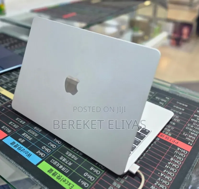 New Laptop Apple MacBook Air 2025 M4 16GB Apple M4 SSD 256GB