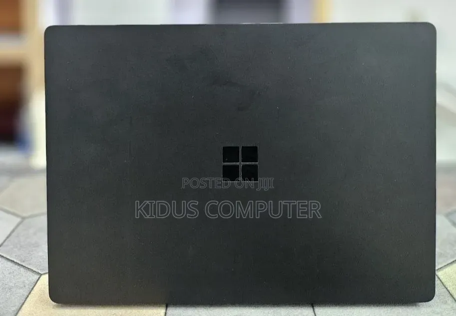 New Laptop Microsoft Surface 16GB Intel Core i7 SSD 512GB
