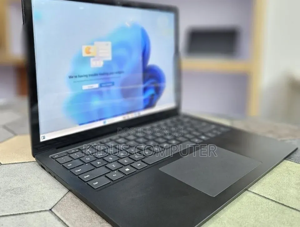 New Laptop Microsoft Surface 16GB Intel Core i7 SSD 512GB