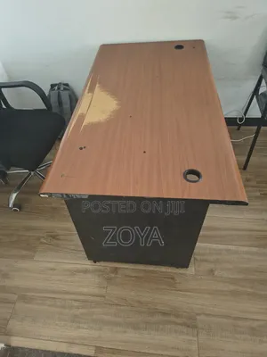 ኳስ ሜዳ ነው ጠረንጼዛ