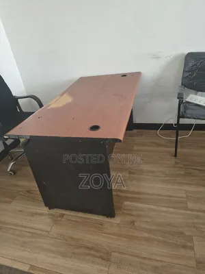 ኳስ ሜዳ ነው ጠረንጼዛ