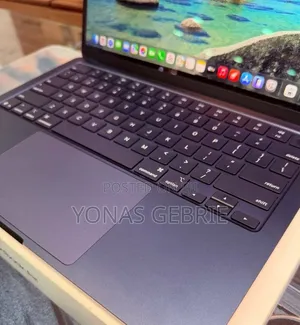 New Laptop Apple MacBook 16GB Apple M4 SSD 256GB