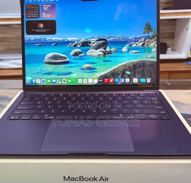 New Laptop Apple MacBook 16GB Apple M4 SSD 256GB