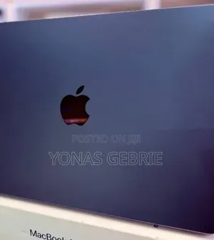 New Laptop Apple MacBook 16GB Apple M4 SSD 256GB