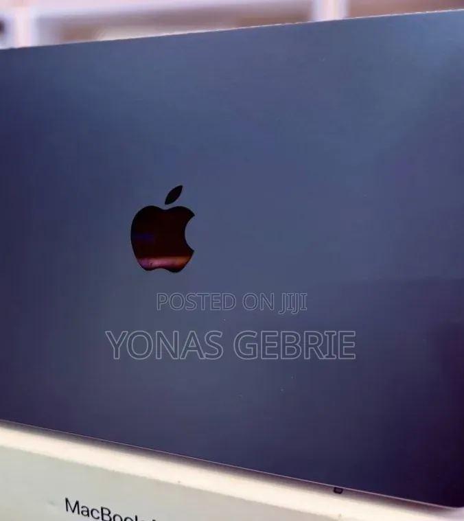 New Laptop Apple MacBook 16GB Apple M4 SSD 256GB