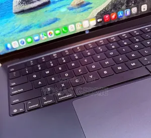 New Laptop Apple MacBook 16GB Apple M4 SSD 256GB
