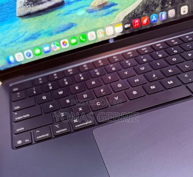 New Laptop Apple MacBook 16GB Apple M4 SSD 256GB