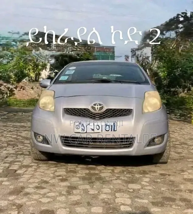 Toyota Vitz 2004 Silver