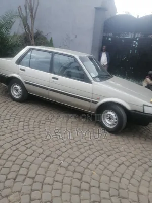 Toyota Corolla 1982 Gold