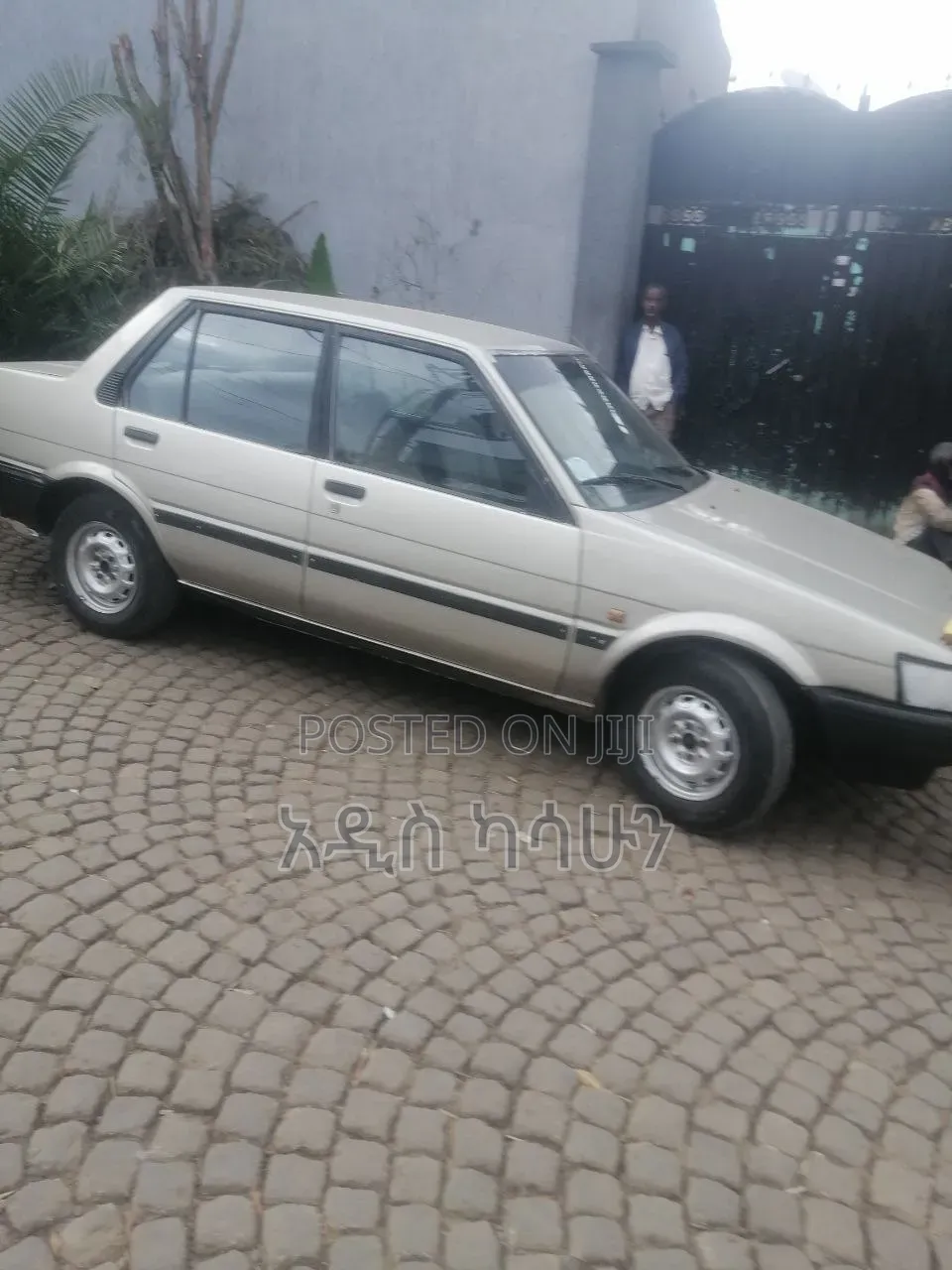Toyota Corolla 1982 Gold
