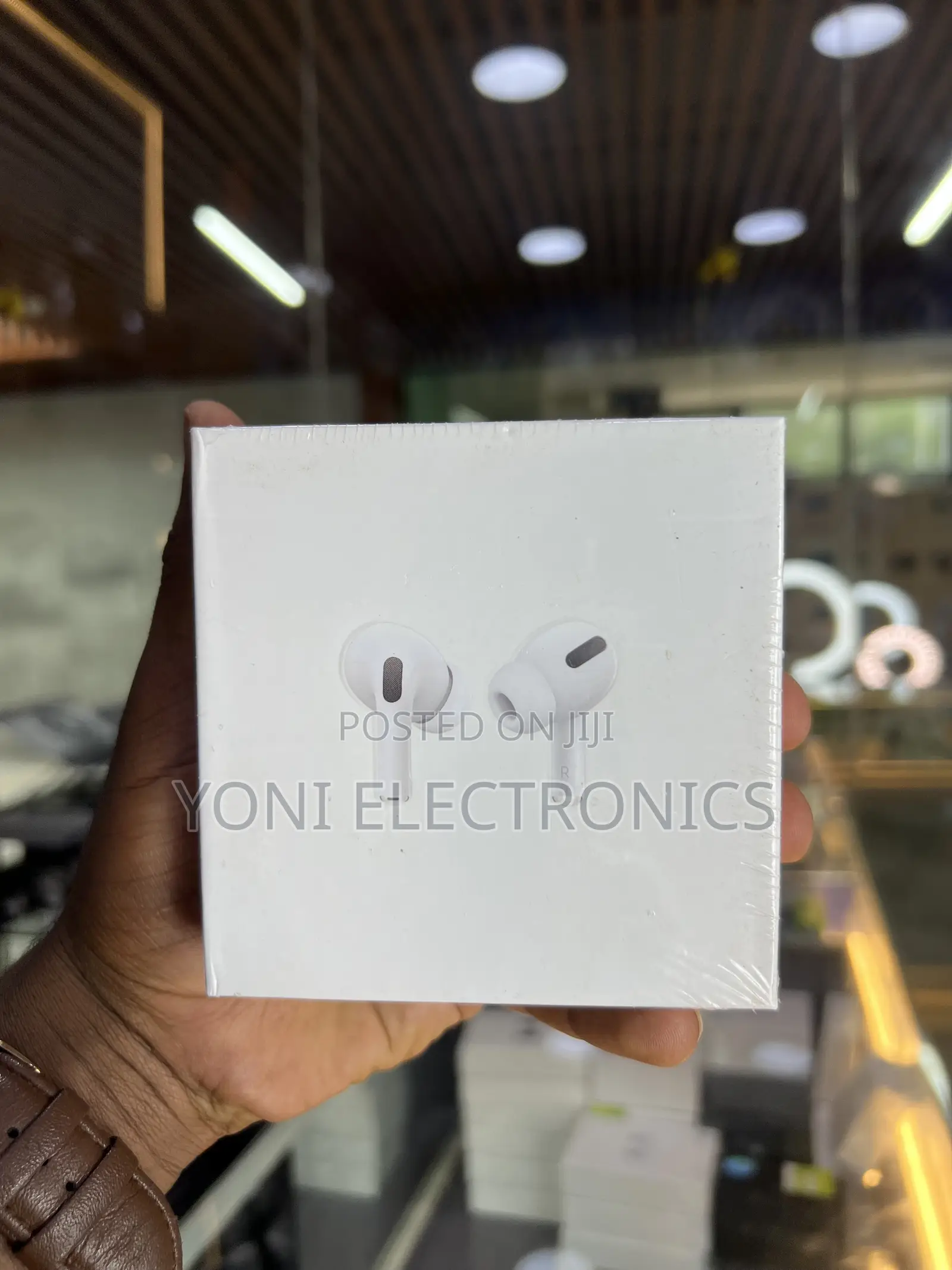 AirPods Pro (MagSafe Charging Case)