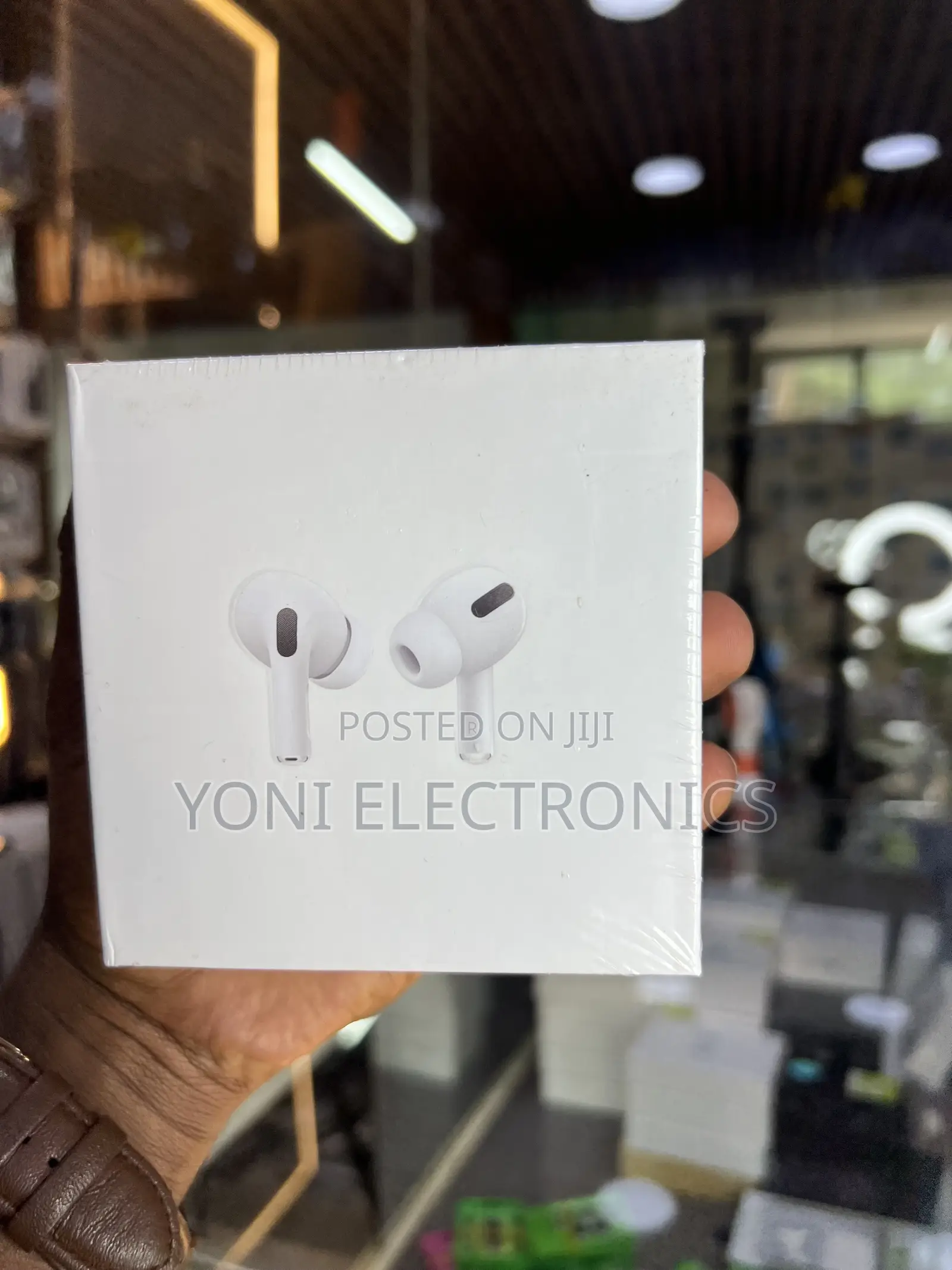 AirPods Pro (MagSafe Charging Case)