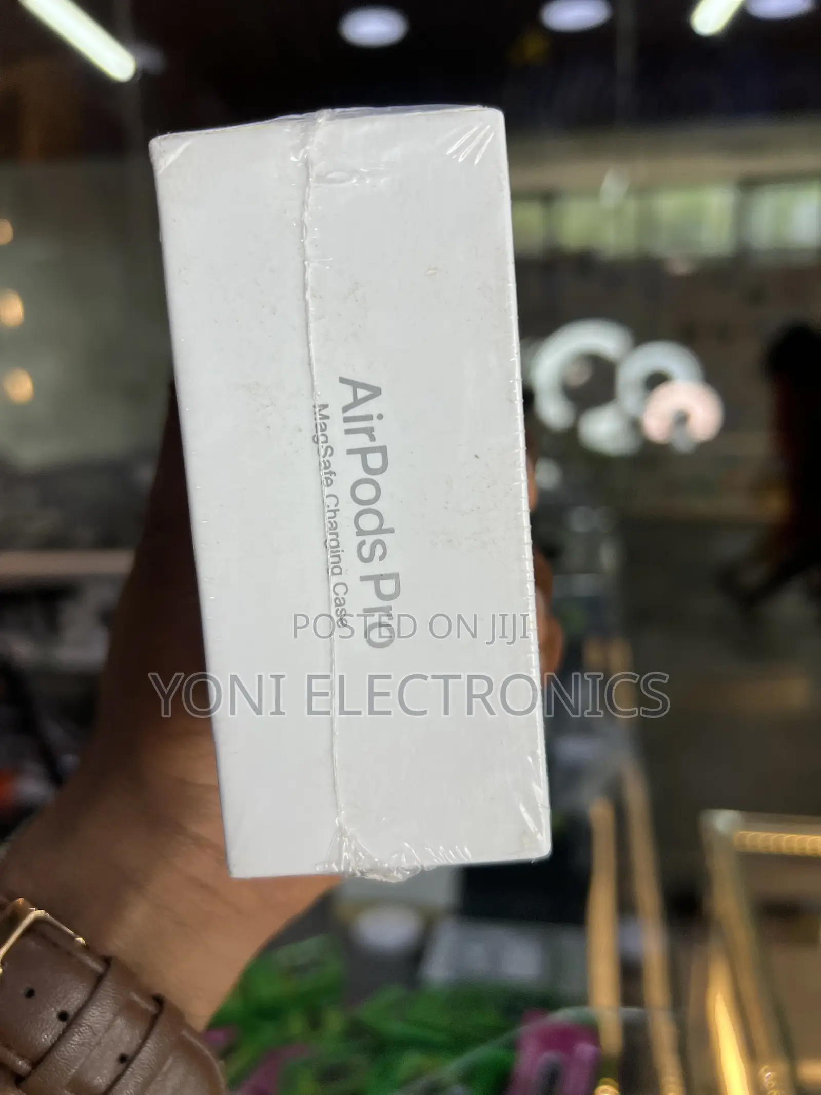 AirPods Pro (MagSafe Charging Case)
