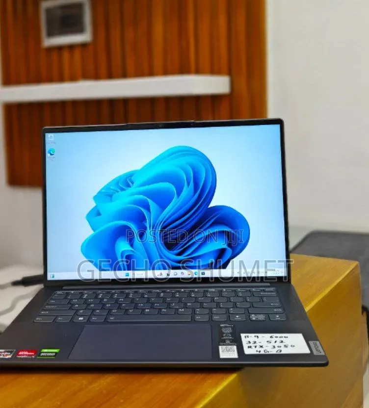New Laptop Lenovo Yoga Slim 7 32GB AMD Ryzen 9 SSD 512GB
