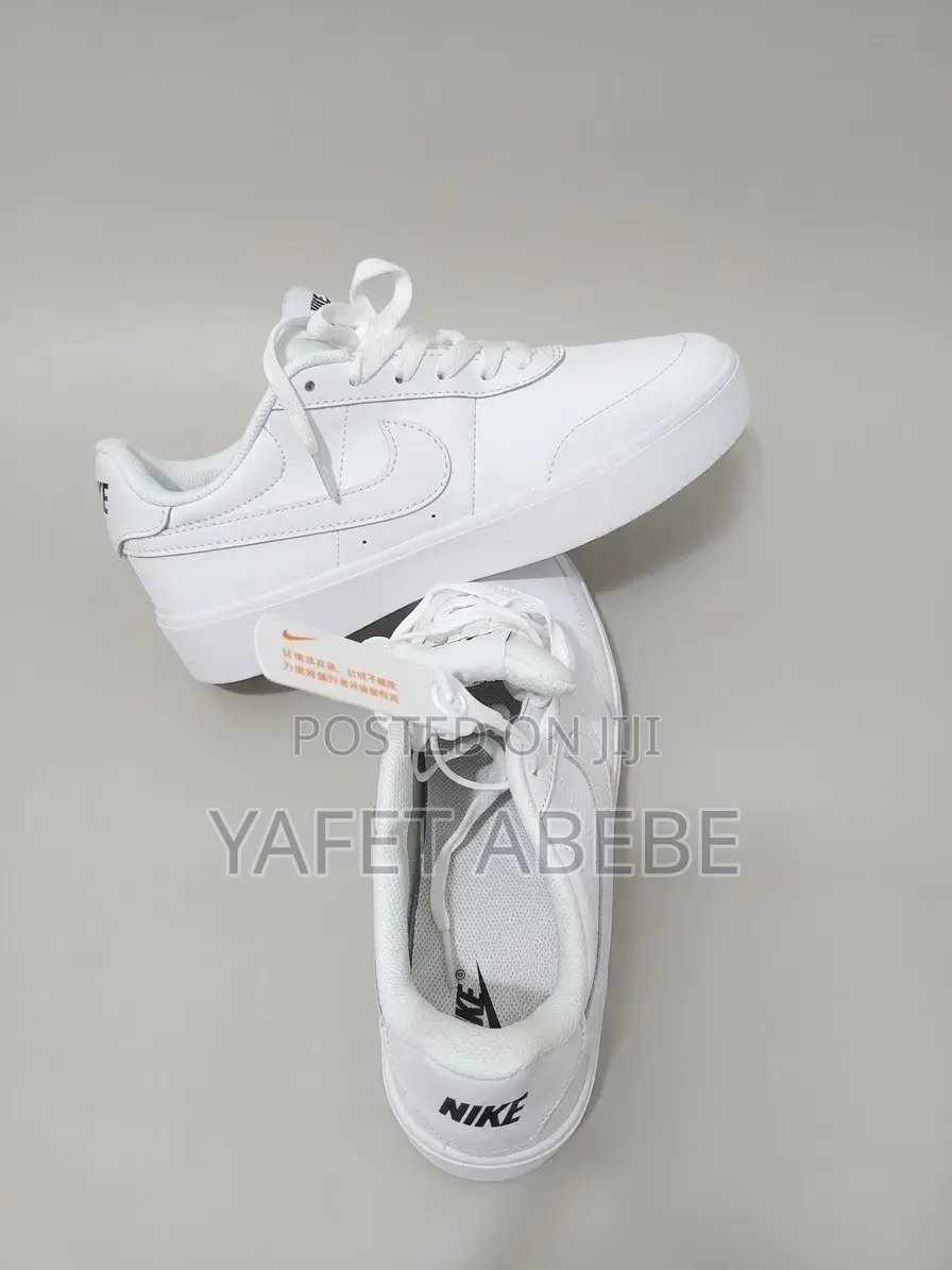 Nike White Sneakers
Size 40 41 Made in Vietnam