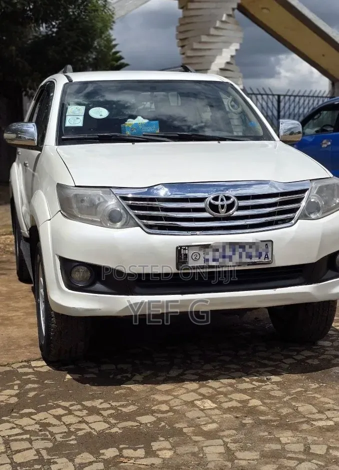 Toyota Fortuner 2012 White
