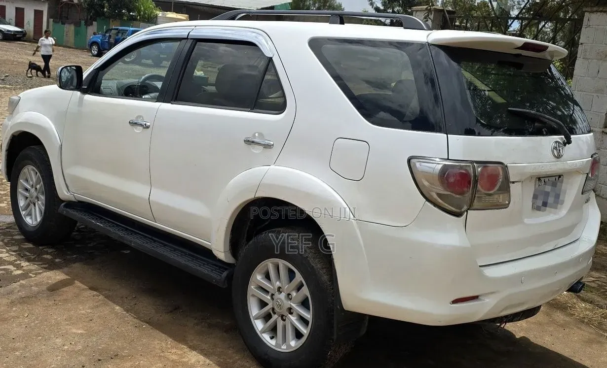 Toyota Fortuner 2012 White