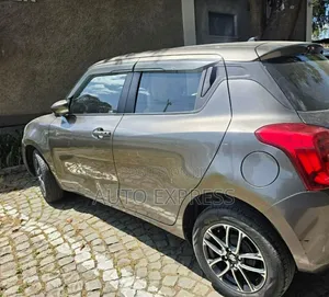 Suzuki Swift 2021 Brown