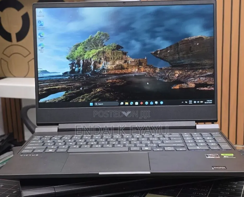 New Laptop HP Victus 16 16GB AMD Ryzen 7 SSD 512GB