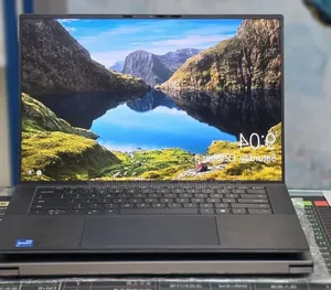 New Laptop Dell Precision 5570 16GB Intel Core i7 SSD 512GB