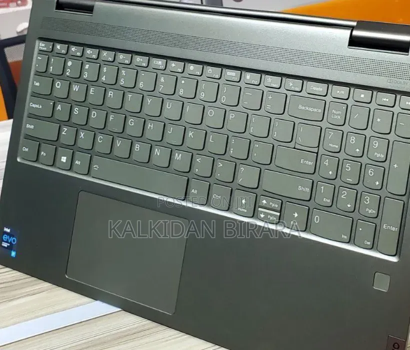 New Laptop Lenovo Yoga 7i 12GB Intel Core i7 SSD 512GB