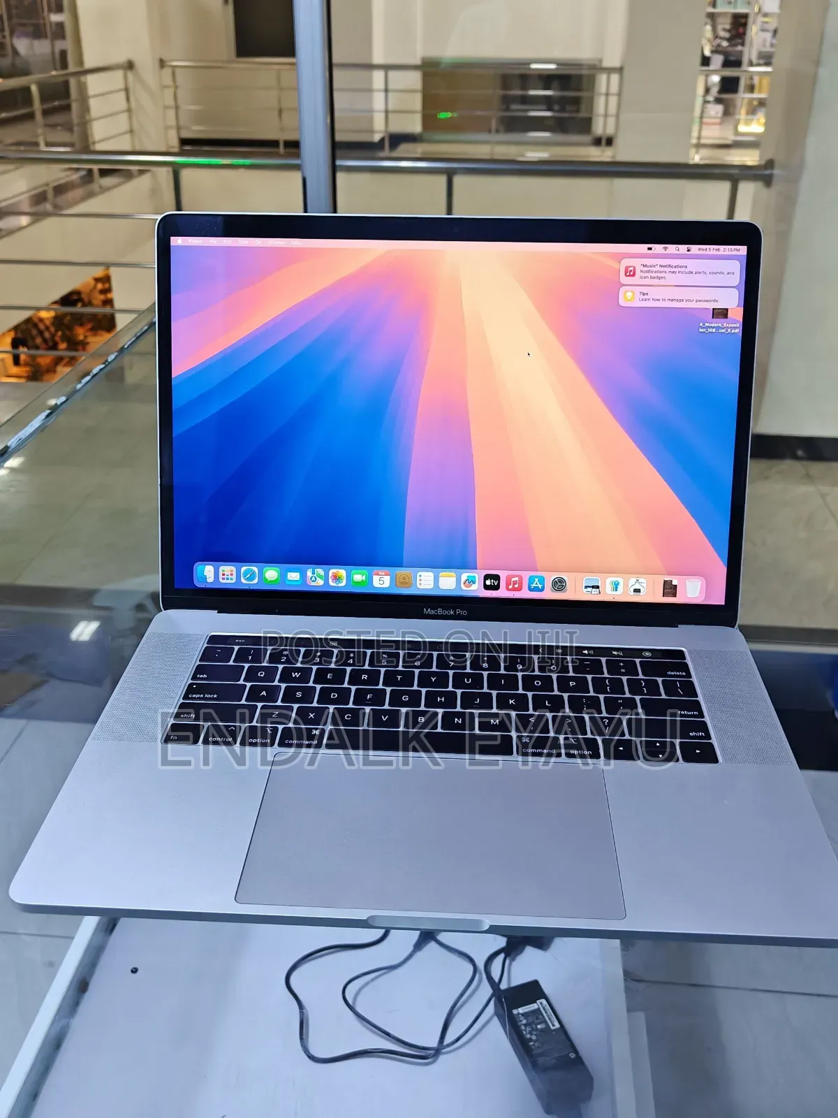 New Laptop Apple MacBook Pro 2019 16GB Intel Core i9 SSD 512GB