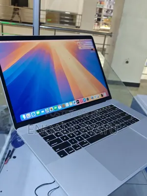 New Laptop Apple MacBook Pro 2019 16GB Intel Core i9 SSD 512GB