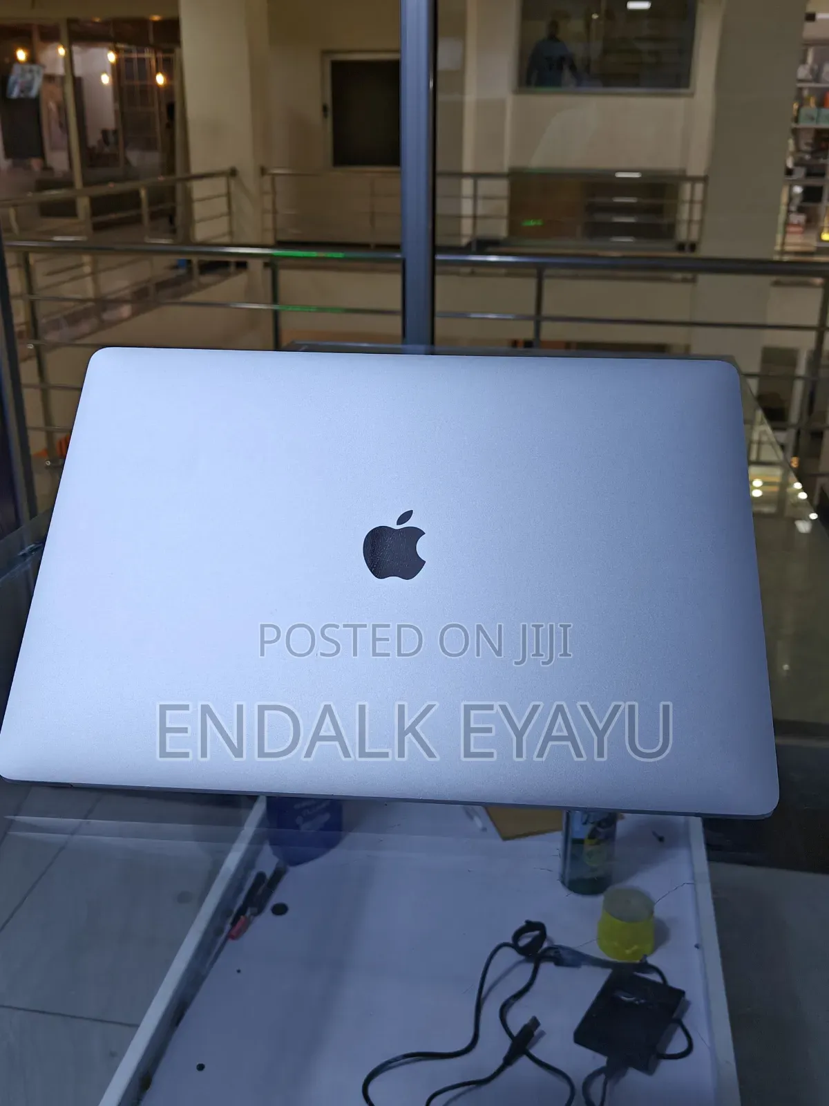 New Laptop Apple MacBook Pro 2019 16GB Intel Core i9 SSD 512GB